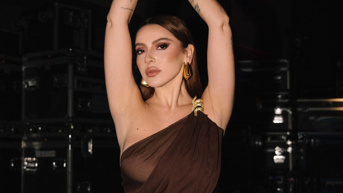 Yönetmeni Şenol Sönmez’den ayrılmıştı! Hadise konserinde içini döktü