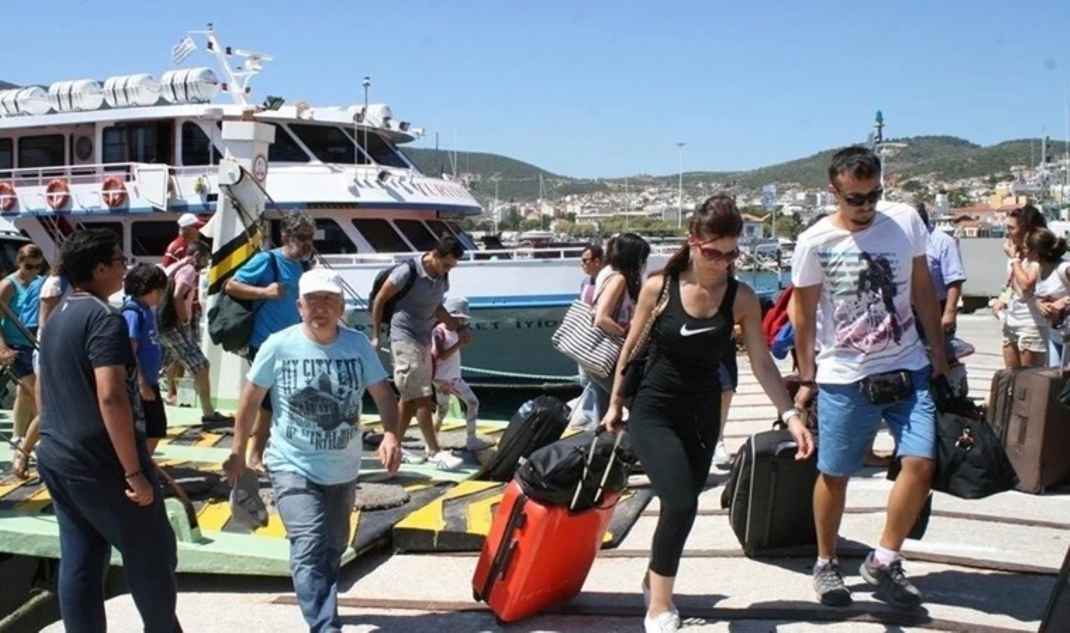 Yunanistan’a giden Türk turist sayısı açıklandı!