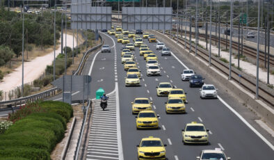 Yunanistan’nın başkenti Atina’da taksiciler grevde
