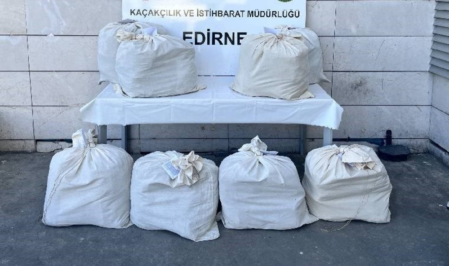 Yurda sokulacaktı: Kapıkule’de X-ray taraması yapılan otobüste kilolarca uyuşturucu yakalandı!