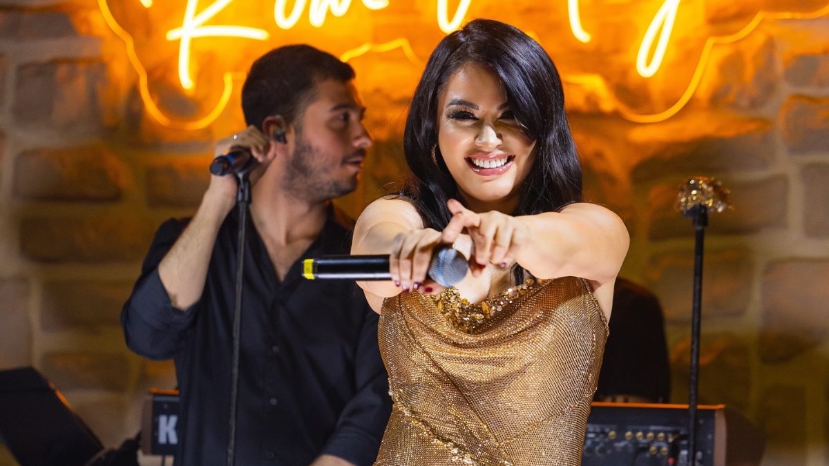 Zara’nın photoshop’lu sahne fotoğrafları gündem oldu! Takipçileri tepki gösterdi