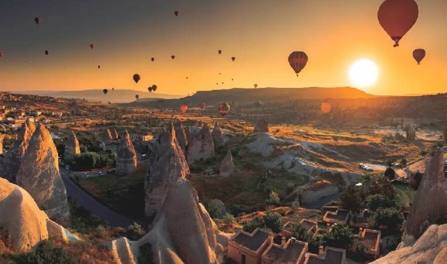 Zelve Ören Yeri’nin girişindeki, peribacalarının önüne yapılan dükkânlar tepkilere neden oldu: Kapadokya’nın bitmeyen sınavı