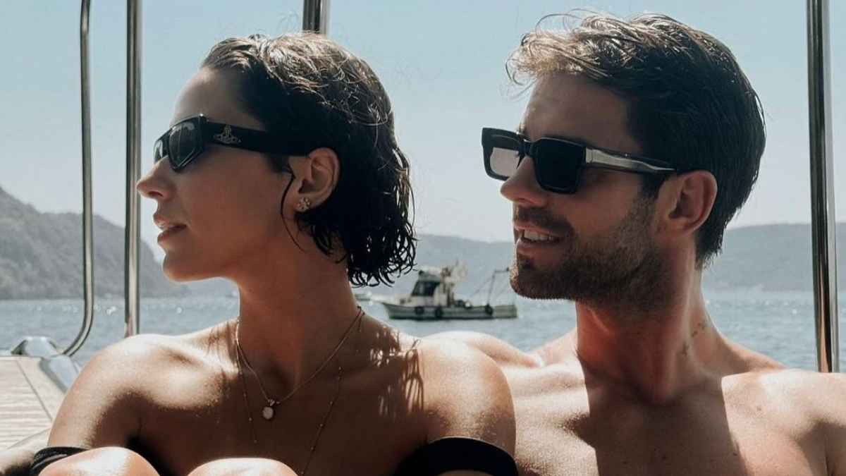 Zeynep Bastık ve Serkay Tütüncü ilişkilerinin 1. yılını kutladı