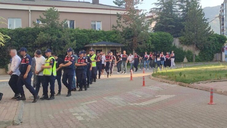 10 ilde telefon dolandırıcılığı operasyonu: 8 kişi tutuklandı