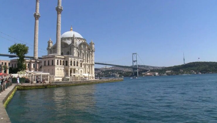 15 Temmuz Şehitler Köprüsü’nde intihar: Aracını durdurup, boğaza atladı!
