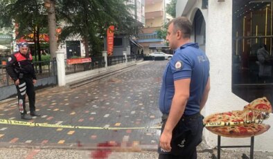 15 yaşındaki çocuk yolda yürürken bıçaklandı!