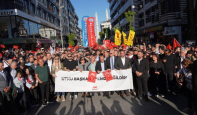 5. dalga operasyonda gözaltına alınmıştı: Avcılar’da yurttaşlar gözaltındaki başkanları için yürüdü
