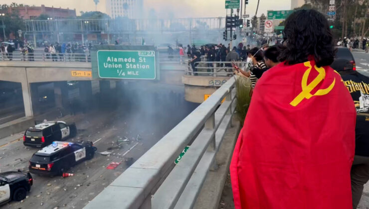 ABD’de gerilim tırmanıyor: Göstericiler polis ekiplerine saldırdı