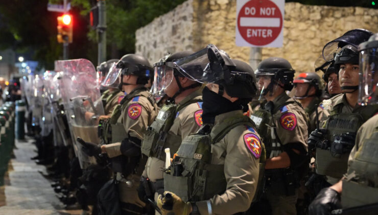 ABD’nin Teksas eyaletinde protestolara karşı 7 bin asker görevlendirildi