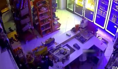 Akdeniz sallandı… Muğla, Marmaris’teki 5.8 büyüklüğündeki deprem kameralara böyle yansıdı!