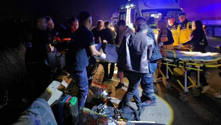 Anadolu Otoyolu’nda faciadan dönüldü! TIR, minibüse çarptı: 7 yaralı