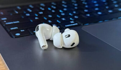 Apple, AirPods’a kamera kontrolü ve stüdyo ses kaydı ekliyor
