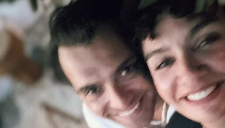 Aşk tam gaz devam! Birce Akalay ve Hakan Kurtaş romantik pozlarına yenilerini ekledi