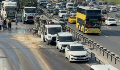 Basın Ekspres’te beton mikseri devrildi: Trafik felç oldu!