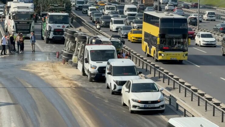 Basın Ekspres’te beton mikseri devrildi: Trafik felç oldu!