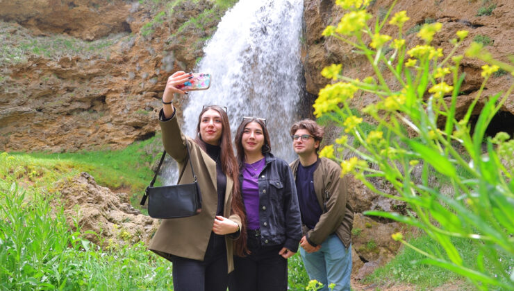 Bayburt’ta Sırakayalar Şelalesi ilgi görüyor