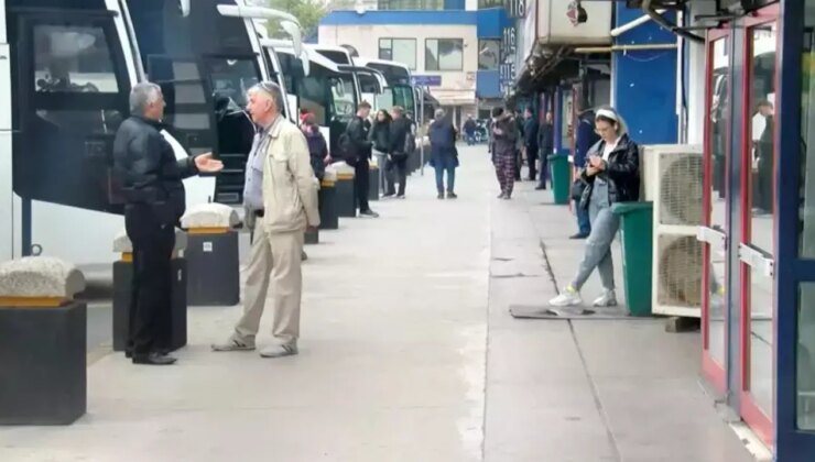 Bayramda memlekete gitmek hayal oldu: ‘Uçak biletleri 4 bin, otobüsler de farksız’