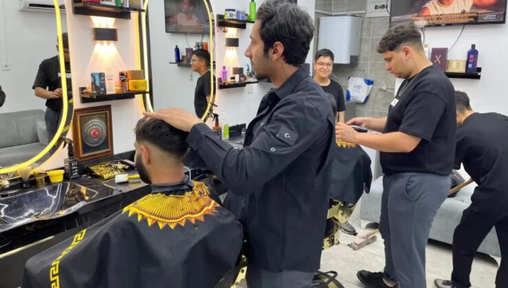 Berberlerin arefe mesaisi: Dükkanda sabahladılar