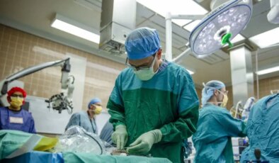 Beyin-bilgisayar arayüzü teknolojisi ilk kez bir insana yerleştirildi