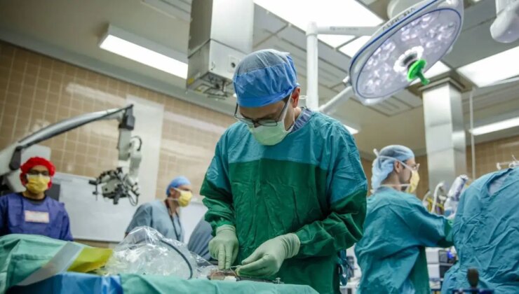 Beyin-bilgisayar arayüzü teknolojisi ilk kez bir insana yerleştirildi