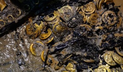 Binlerce yıllık mezar gün yüzüne çıkarıldı: Çok nadir objeler bulundu