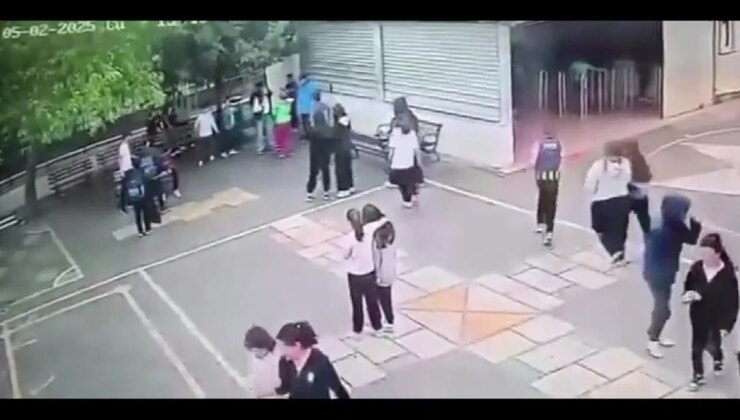 Camına taş geldi, okul bahçesindeki öğrenciye saldırdı!