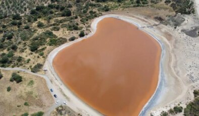 Çanakkale’de 2 bin yıllık antik liman kalpli pembe göle dönüştü