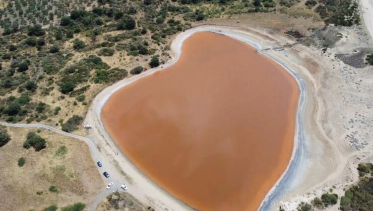 Çanakkale’de 2 bin yıllık antik liman kalpli pembe göle dönüştü
