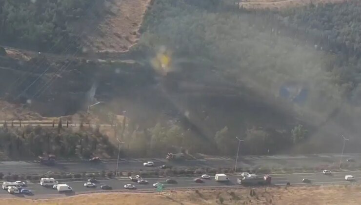 Çevre yolunda TIR’dan çıkan yangın ormana sıçradı: İzmir’de trafik olumsuz etkilendi