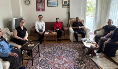 CHP’den 19 Mart protestolarında tutuklanan gençlere ve ailelerine bayramlaşma ziyareti