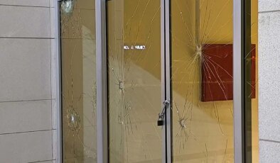 CHP’li Kadirli Belediyesi’ne taşlı saldırı: ‘Taş ile sopa ile sinecek bir belediye değiliz’