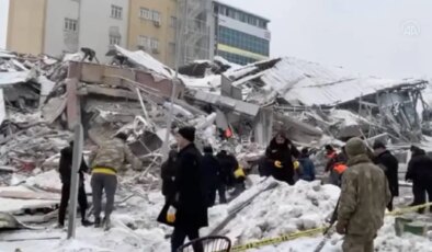 Depremde 16 kişiye mezar olan Avşar Otel davasında yeni bilirkişi raporu beklenecek