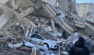 Depremde 43 kişiye mezar olan apartmanın davasında ilginç olay: Savcı mütalaada bulunmadı, salondan çıktı