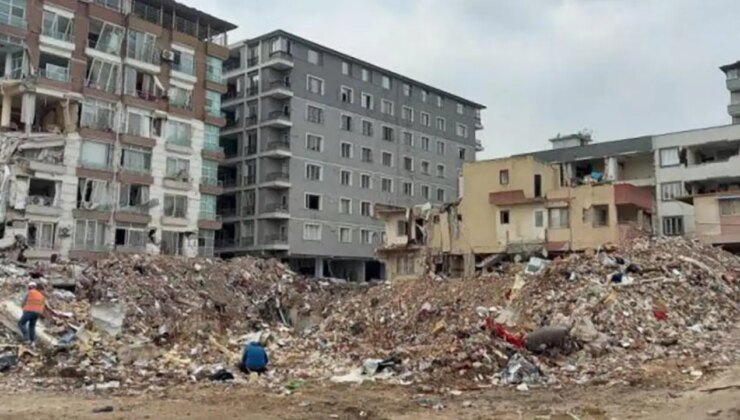 Depremde 88 kişiye mezar olan Elit Apartmanı davası… Müşteki avukatı: “Müteahhit Tümyürek ev hapsi kuralını ihlal etti”