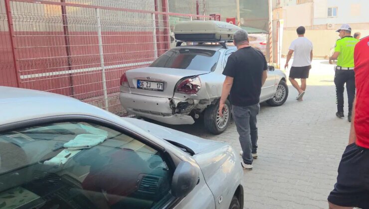 Direksiyon başında kalp krizi geçirdi, 4 araca çarptı!