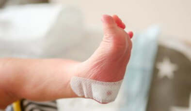 Doktor çift, bebeklerinin hastalığını topuk kanı taramasıyla öğrendi