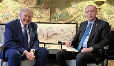 Erdoğan-Trump bir arada! AKP’li Cumhurbaşkanı’nın elindeki zarfta ne var?