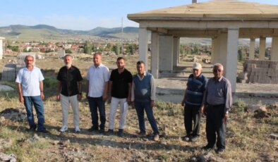 Ev sahibi olmak isteyen 25 köylüyü dolandırdığı öne sürülen müteahhit hakkında suç duyurusu