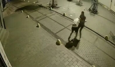 Fatih’te tartıştığı kişiyi bıçakladı, başında bekleyip cep telefonunu çalıp kaçtı