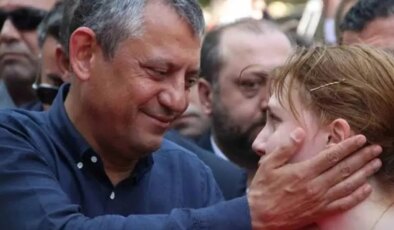 Ferdi Zeyrek’in kızı Nehir Zeyrek’i YKS’ye Özgür Özel götürecek