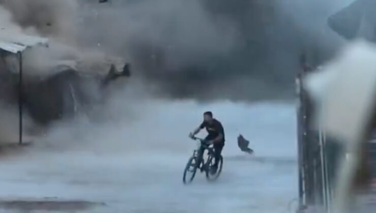 Gazzeli çocuk İsrail hava saldırısında toz bulutları arasında kaldı