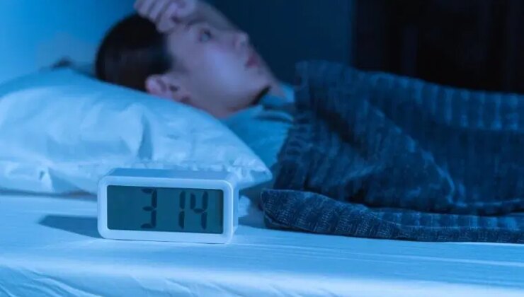 Geceleri sağa sola dönmeden yastığa başınızı koyar koymaz uyuyun: Uykusuzluğa şifa olan 6 doğal çözüm