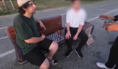 Gençler bankta satranç oynarken rahatsız edilmişti: Başkan Mesut Kösedağ’dan karşı hamle