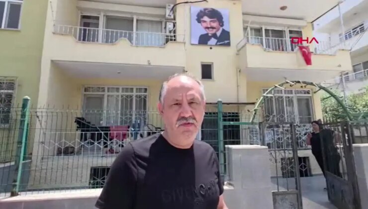 Görenler bir daha bakıyor… Evinin duvarına Ferdi Tayfur’un ışıklı panosunu yaptırdı: ‘Anne ve babamın ölümünde bile bu kadar sarsılmadım’