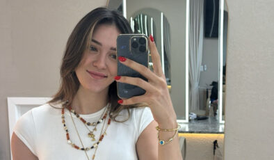 Güzel voleybolcu Zehra Güneş tatilde! Dantel elbisesiyle verdiği pozlar çok beğenildi