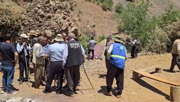 Hakkârili yurttaşlardan çinko madenine karşı bastonlu eylem: Nöbete başladılar