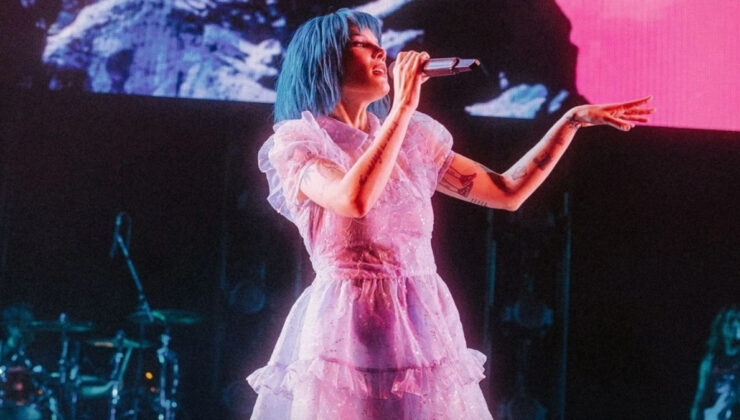 Halsey, İstanbul konseri öncesi Türk dinleyicilerine mesaj gönderdi