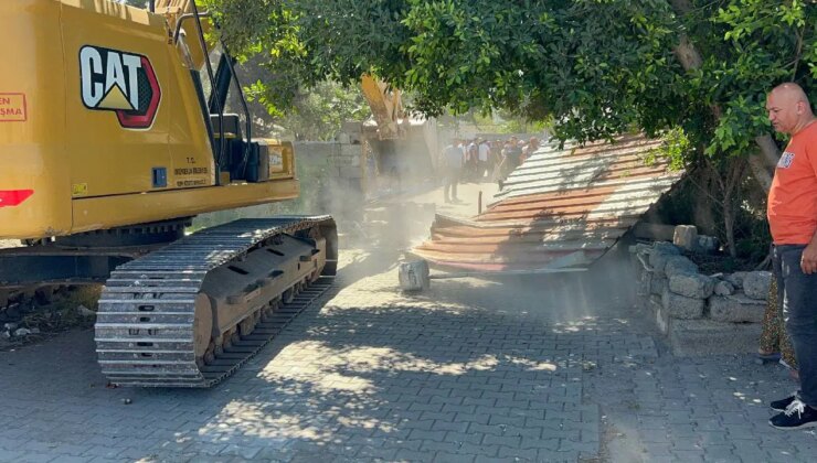 Hatay’da kaçak yapı yıkımında gerginlik: Yaralı ve gözaltılar var!