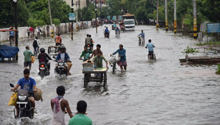 Hindistan’da şiddetli yağışlar 22 can aldı