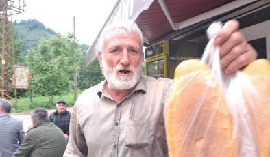 Hopa’da emekliler geçim sıkıntısından yakındı: “Kurban alamıyoruz, ekmeği veresiye alıyoruz”